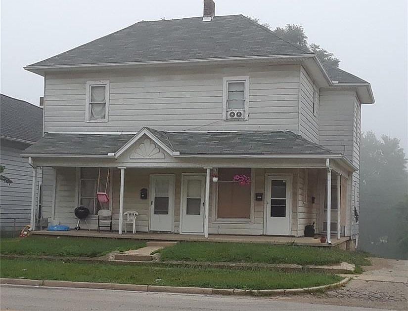 1st image of 826 Oak Ave Unit 1/2