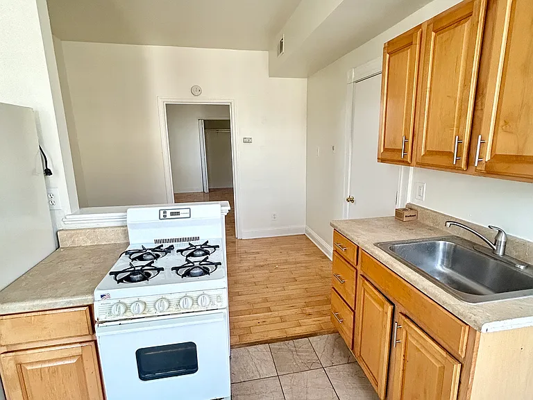 1700 Saint Paul St #301 — Photo 4
