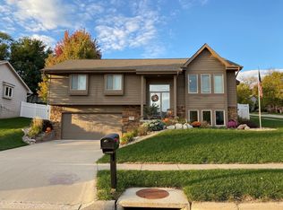 302 Carly Cir, Council Bluffs, IA 51503