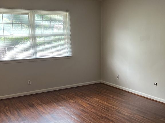 4th image of 520 S Washington St #3