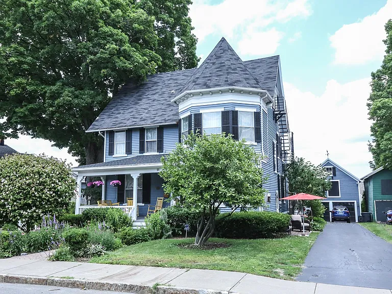 11 Pleasant St — Photo 2