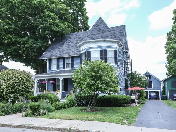 11 Pleasant St, Fairport, NY 14450