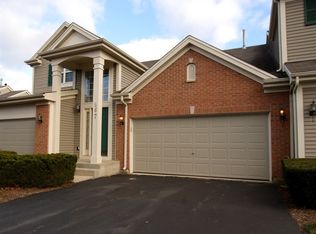667 Creekside Cir, Gurnee, IL 60031