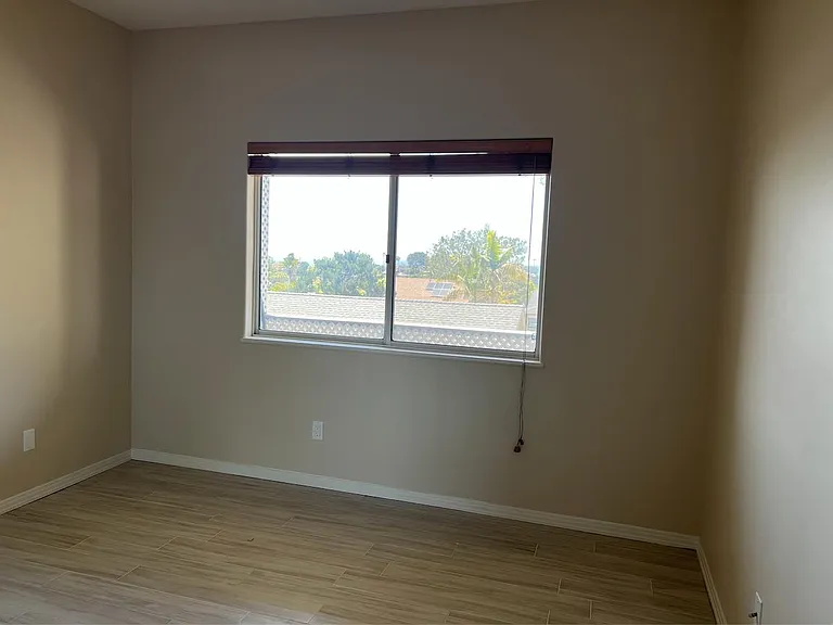 963 Emma Dr — Photo 6