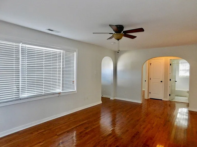 818 E Washington St — Photo 14