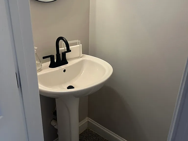 1524 E Capitol St NE — Photo 7