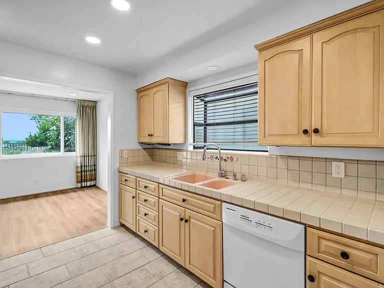 816 Granada Dr — Photo 15
