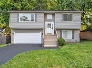 8710 Memory Trl, Wonder Lake, IL 60097