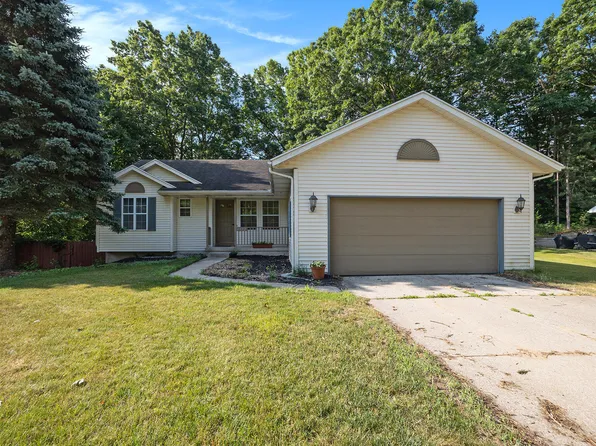 1972 Red Pine Dr, Dorr, MI 49323
