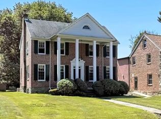 7042 Sherwood Rd, Philadelphia, PA 19151