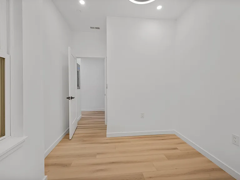 621 Florida Ave NW #2 — Photo 4