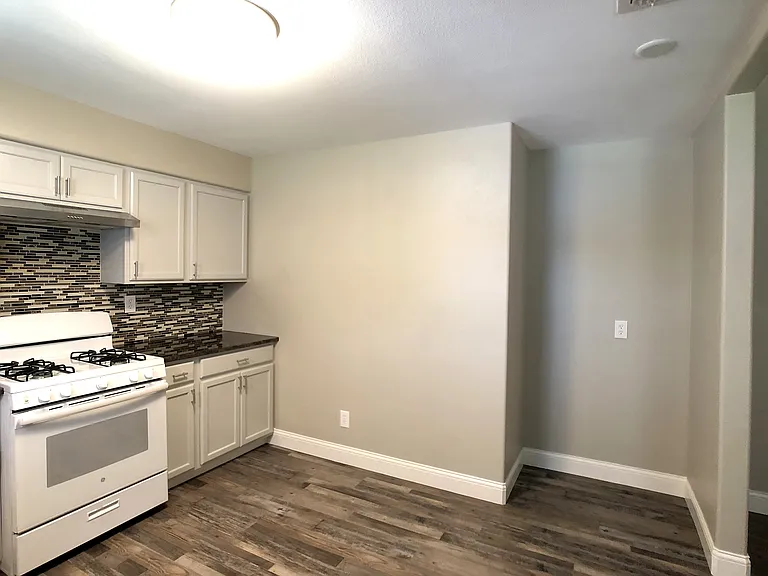 2409 Crews St — Photo 8