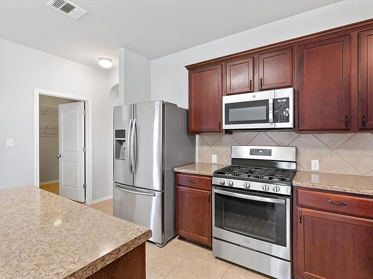 4504 Tiddle Ln — Photo 10