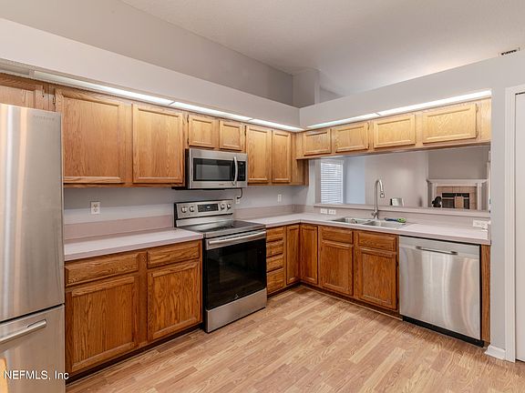 3rd image of 9146 HAMPTON COVE Court S