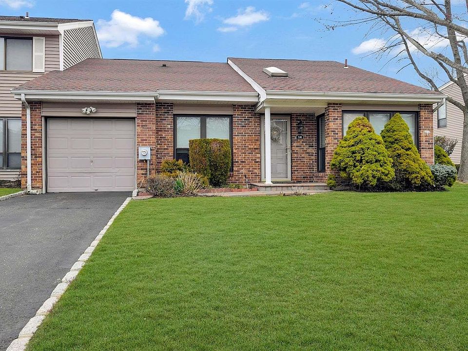 1st image of 14 W Pond Ct #14