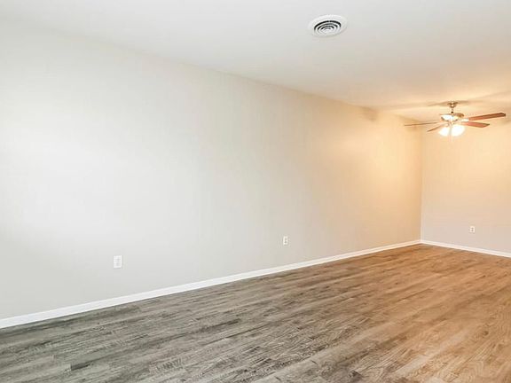 2nd image of 17256 Lakeview Ct