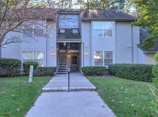 346 Sunshine Ct, Englishtown, NJ 07726
