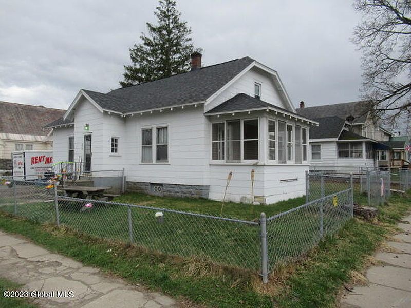 5th image of 274 E Fulton Street