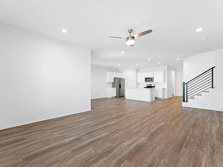 Emerald Ocean Dr — Photo 17