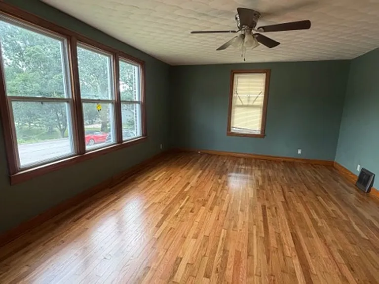 520 W 8th St — Photo 15