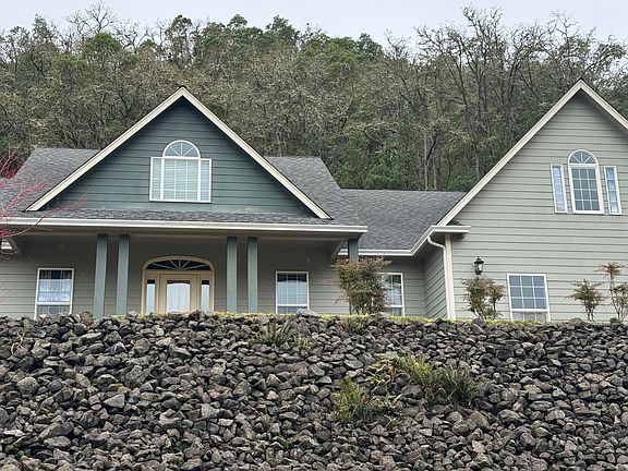 3rd image of 1202 NE Rocky Dr #1