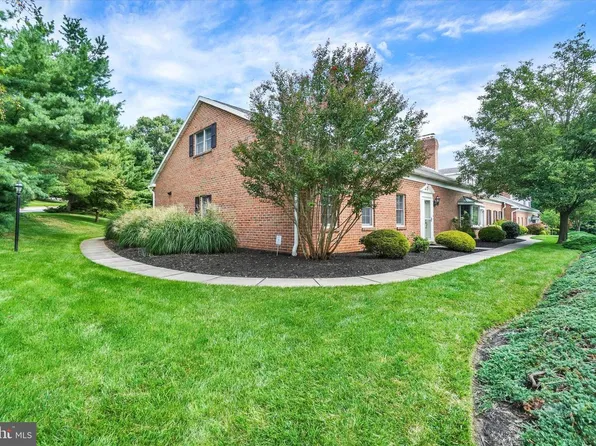 2042 Wyntre Brooke Dr S, York, PA 17403