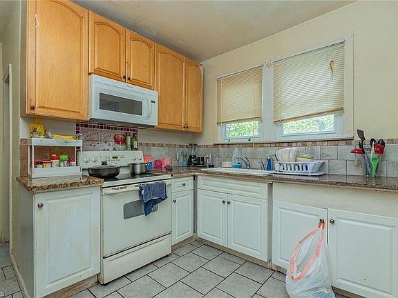 3rd image of 2325 N Glenn Ave