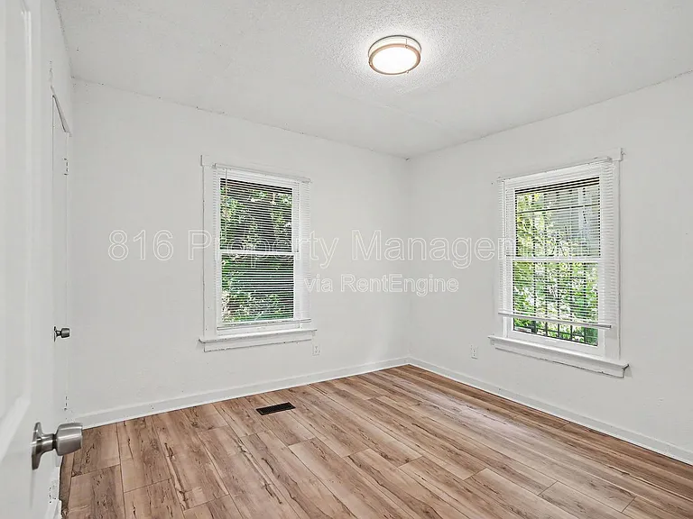 5013 S Benton Ave — Photo 11