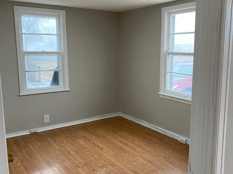720 S Kansas Ave — Photo 5