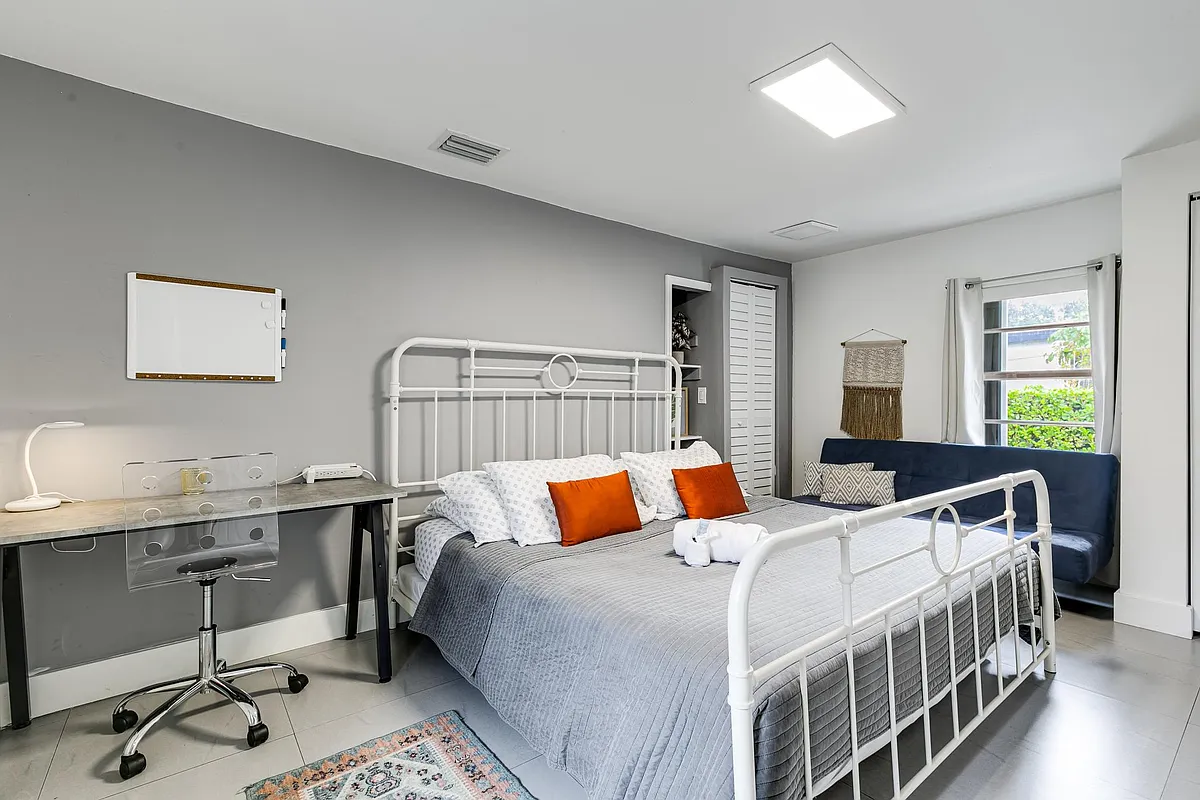 Building Photo - 3147 SW 17th St #1