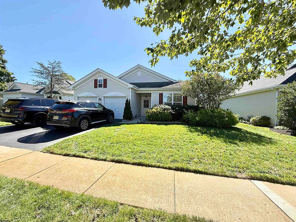 1st image of 564 Carlisle Ln