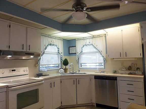 2nd image of 939 Marcy Dr
