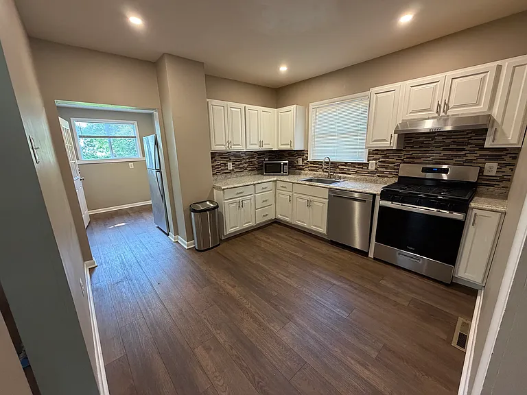 7 N Warwick Rd #1 — Photo 1
