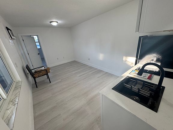 3rd image of 230 E 56th St #B