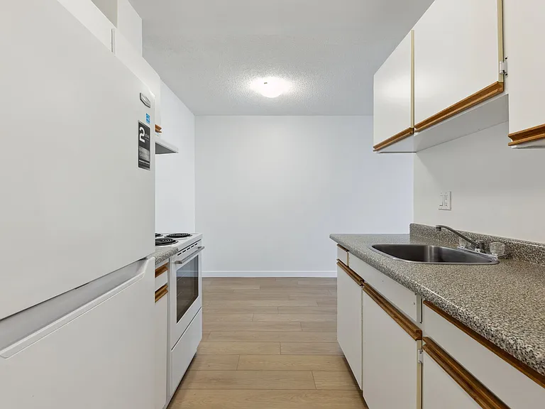 1045 Haro St — Photo 50