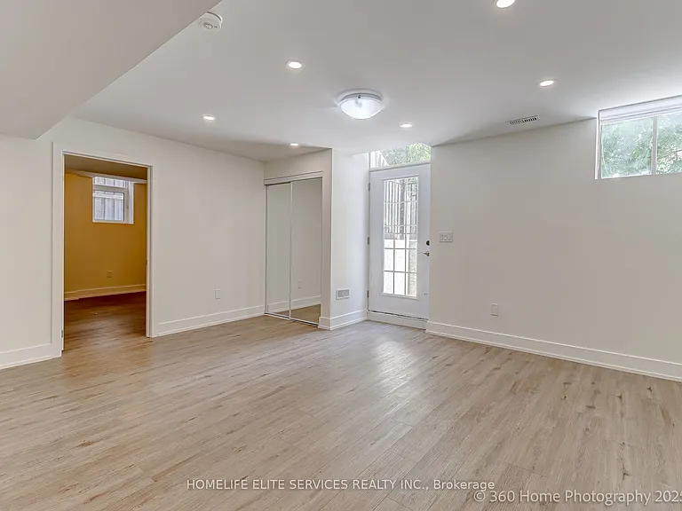 40 Northway Ave — Photo 3