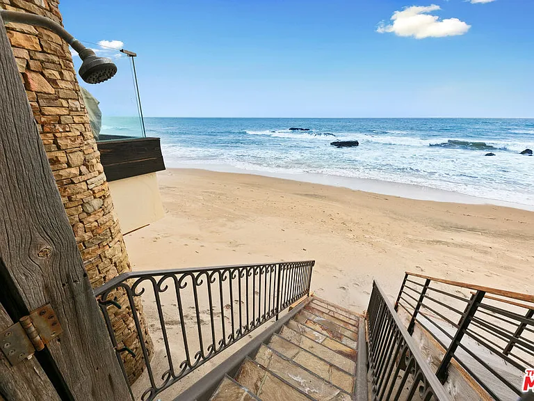 24920 Malibu Rd — Photo 34