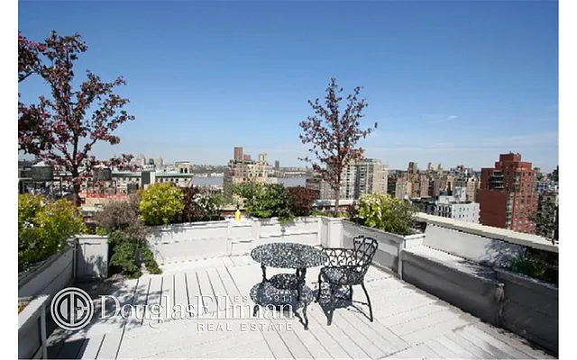 Sold by Douglas Elliman | media 17