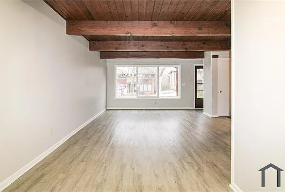 914 Maybelle St NE — Photo 3