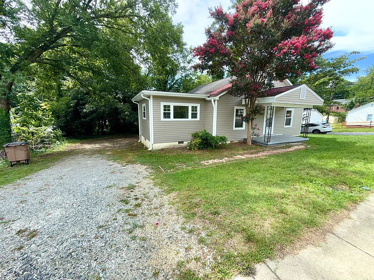 1871 Merritt Dr — Photo 1