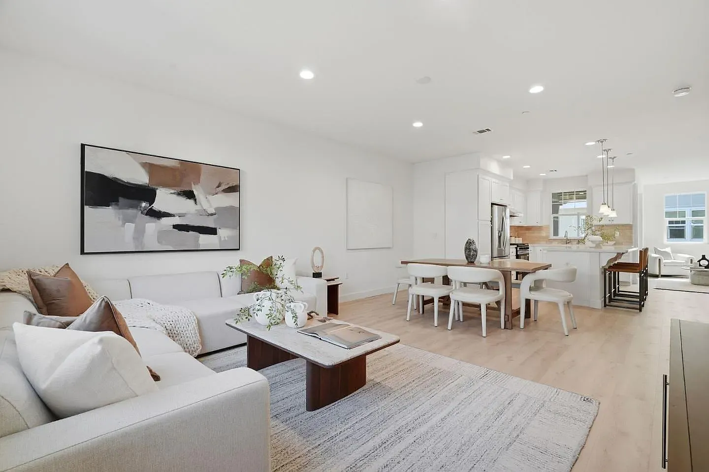 4 bed, 1914 sqft, $7,000 — Photo 4