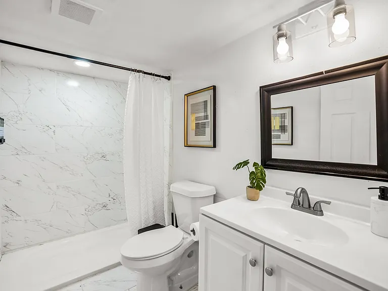 2737 Stuart Dr — Photo 4