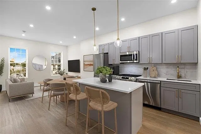 679 Bergen Ave #2 — Photo 2