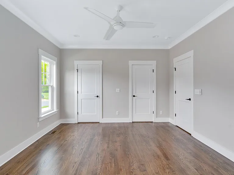 1323 Thomas Ave — Photo 5