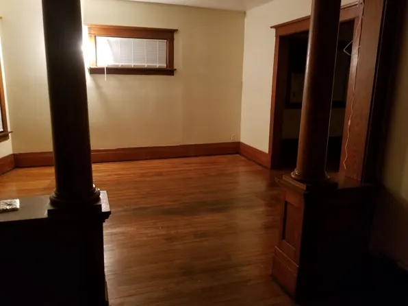 720 W 9th St, Waterloo, IA 50702