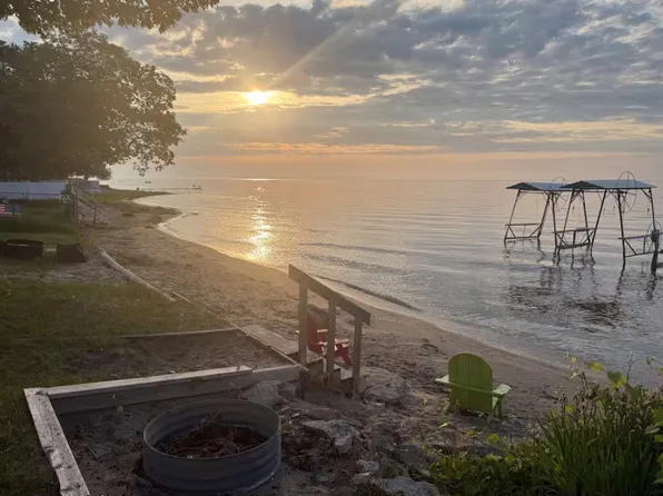 164 N Huron Rd, Au Gres, MI 48703