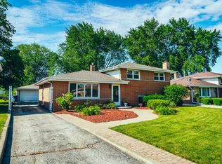 7911 W 74th St, Bridgeview, IL 60455