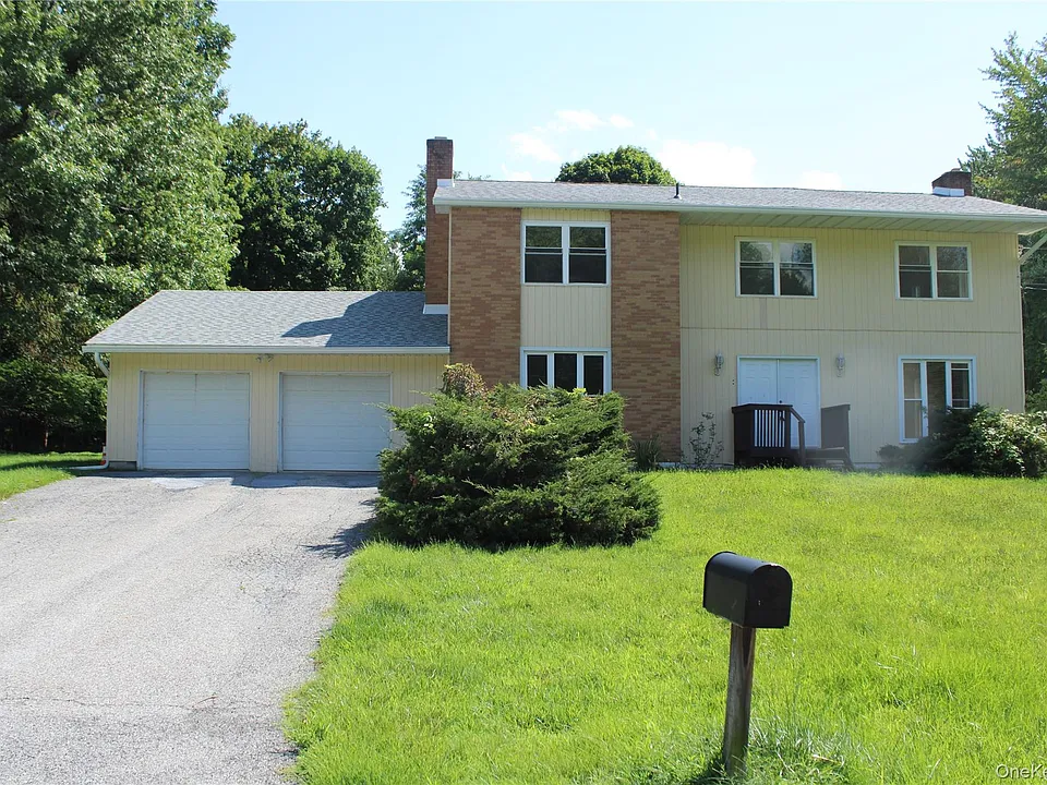 8 Tanglewood Dr