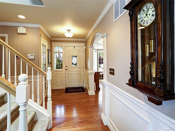 2nd image of 4622 Lighthouse Dr NE