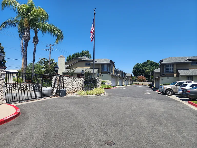 630 W Palm Ave #6 — Photo 4